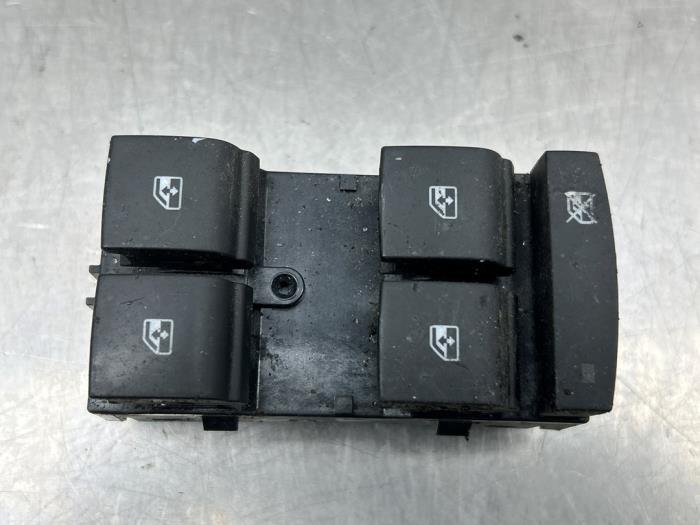 Usados Interruptor de ventanilla eléctrica Opel Astra K 1.4 Turbo 16V Precio € 40,00 Norma de margen ofrecido por Gebr Opdam B.V.