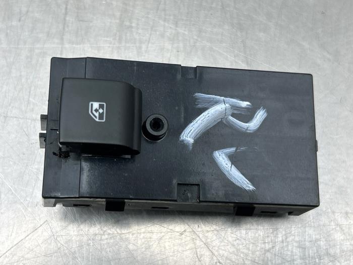 Usados Interruptor de ventanilla eléctrica Opel Astra K 1.4 Turbo 16V Precio € 25,00 Norma de margen ofrecido por Gebr Opdam B.V.