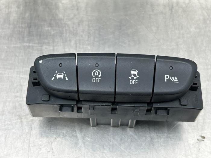 Używane Przelacznik Start/Stop Opel Astra K 1.4 Turbo 16V Cena € 35,00 Procedura marży oferowane przez Gebr Opdam B.V.