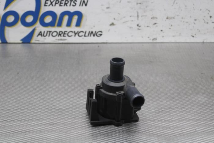 Begagnade Extra vattenpump Audi Q5 (8RB) 2.0 TFSI 16V Hybrid Quattro Pris € 50,00 Marginaltabell erbjuds av Gebr Opdam B.V.
