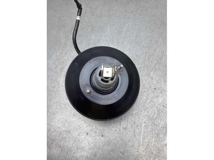 Usagé Servo frein BMW 3 serie (F30) 330e Prix € 100,00 Règlement à la marge proposé par Gebr Opdam B.V.