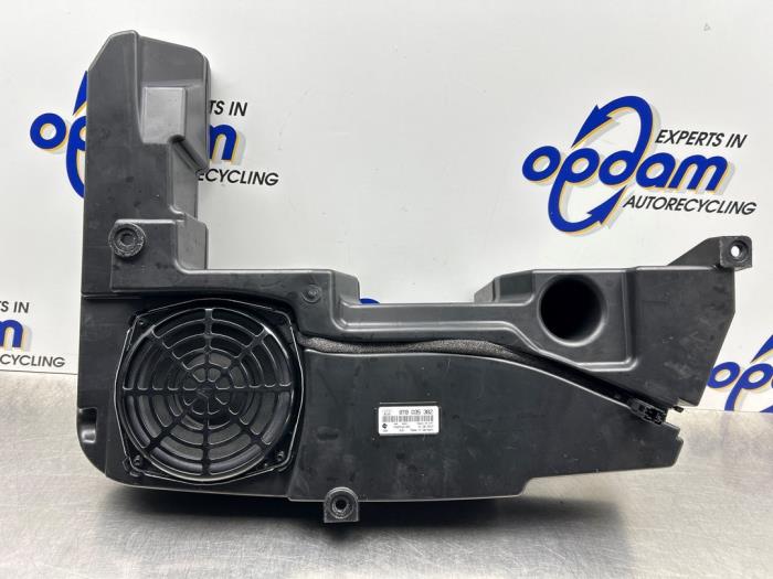 Używane Subwoofer Audi A4 Avant (B8) 1.8 TFSI 16V Cena € 50,00 Procedura marży oferowane przez Gebr Opdam B.V.