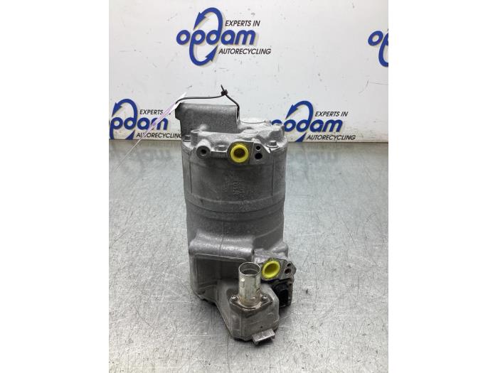 Usagé Pompe clim Mercedes B (W247) 1.3 B-250 e Turbo 16V Prix € 375,00 Règlement à la marge proposé par Gebr Opdam B.V.