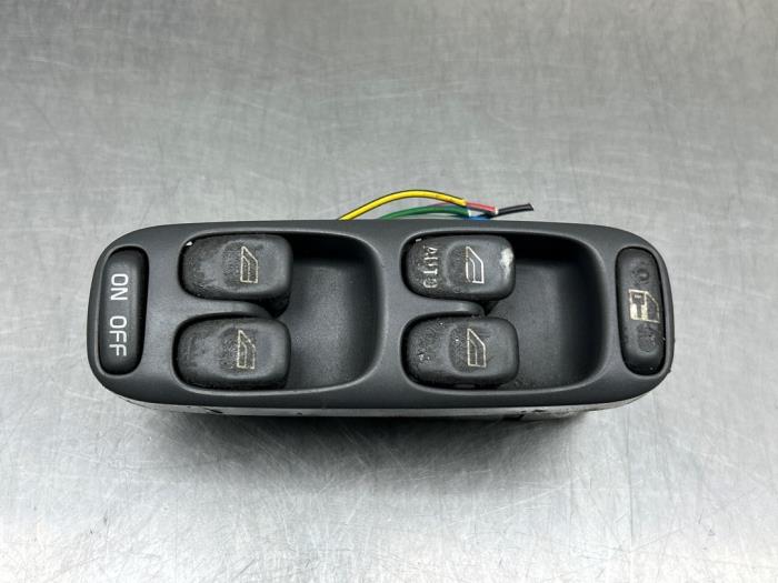 Usados Interruptor de ventanilla eléctrica Volvo V70 (GW/LW/LZ) 2.5 T Turbo 20V Precio € 35,00 Norma de margen ofrecido por Gebr Opdam B.V.