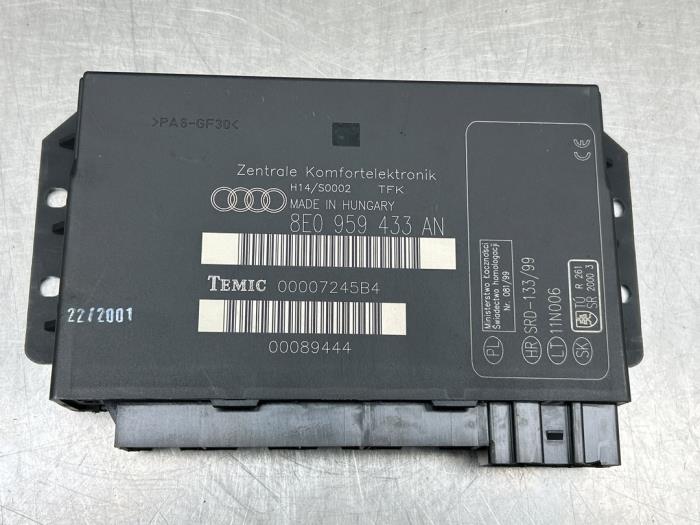 Używane Modul Comfort Audi A4 (B6) 2.0 20V Cena € 75,00 Procedura marży oferowane przez Gebr Opdam B.V.