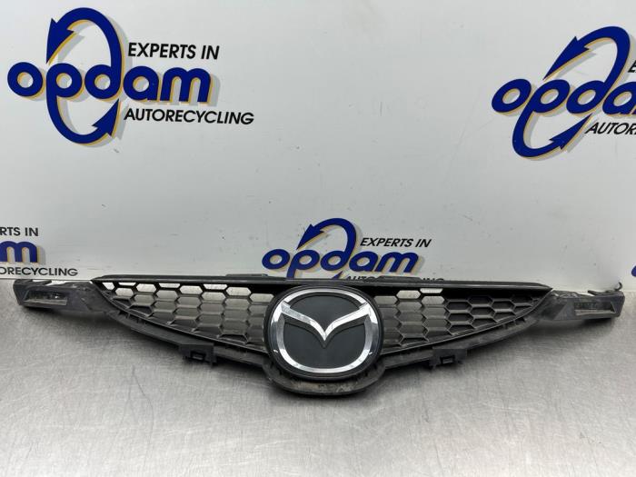 Używane Grill Mazda 2 (DE) 1.3 16V S-VT Cena € 40,00 Procedura marży oferowane przez Gebr Opdam B.V.