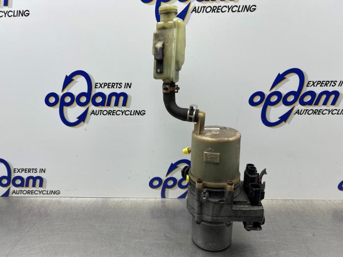 Begagnade Servostyrningspump Mazda 5 (CWA9) 2.0i 16V Pris € 175,00 Marginaltabell erbjuds av Gebr Opdam B.V.