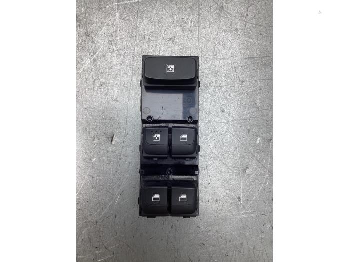 Usados Interruptor de ventanilla eléctrica Kia Stonic (YB) 1.0i T-GDi 12V Eco-Dynamics+ Precio € 80,00 Norma de margen ofrecido por Gebr Opdam B.V.