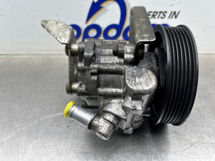 Usagé Pompe de direction BMW 5 serie (E60) 520i 24V Prix € 60,00 Règlement à la marge proposé par Gebr Opdam B.V.