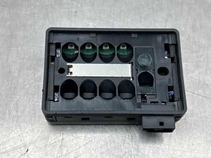 Begagnade Regnsensor BMW 5 serie (E60) 520i 24V Pris € 25,00 Marginaltabell erbjuds av Gebr Opdam B.V.