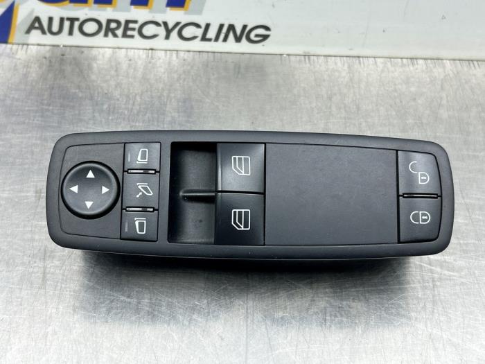 Usados Interruptor de ventanilla eléctrica Mercedes B (W245) 1.7 B-170 16V Precio € 50,00 Norma de margen ofrecido por Gebr Opdam B.V.