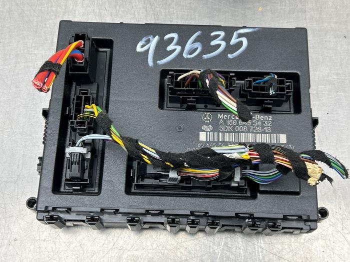 Begagnade Säkringsbox Mercedes B (W245) 1.5 B-150 16V Pris € 100,00 Marginaltabell erbjuds av Gebr Opdam B.V.