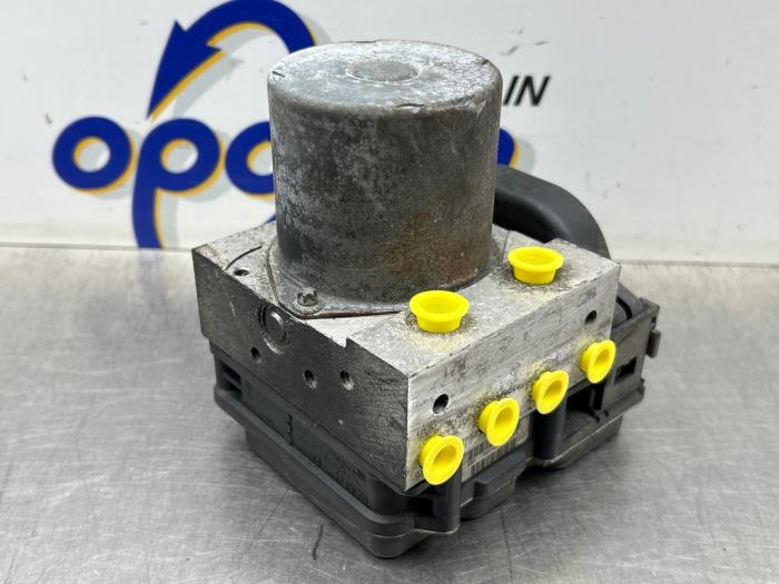 Begagnade ABS-pump Mercedes A (W169) 1.5 A-160 Pris € 100,00 Marginaltabell erbjuds av Gebr Opdam B.V.