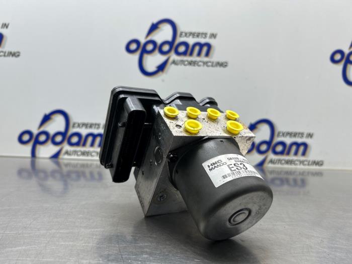 Begagnade ABS-pump Hyundai H-300 2.5 CRDi Pris € 125,00 Marginaltabell erbjuds av Gebr Opdam B.V.