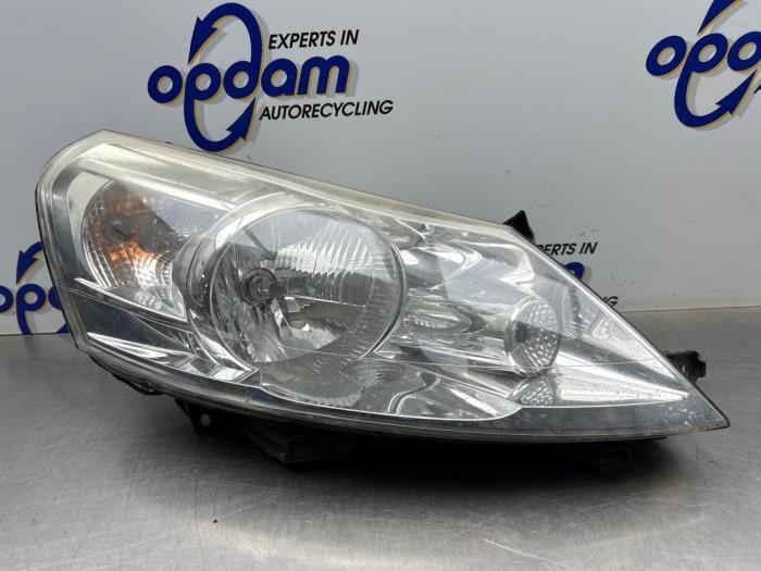 Używane Reflektor prawy Peugeot Expert (G9) 2.0 HDiF 16V 130 Cena € 75,00 Procedura marży oferowane przez Gebr Opdam B.V.