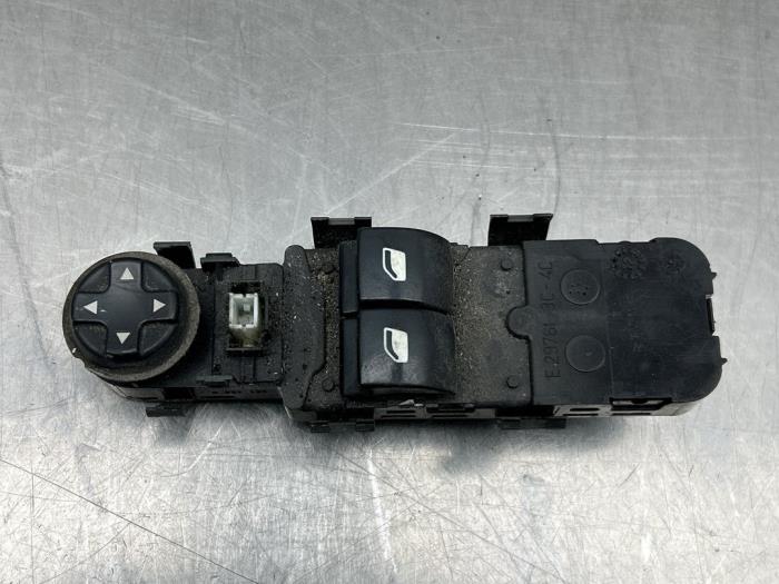 Usados Interruptor de ventanilla eléctrica Peugeot Expert (G9) 2.0 HDiF 16V 130 Precio € 75,00 Norma de margen ofrecido por Gebr Opdam B.V.