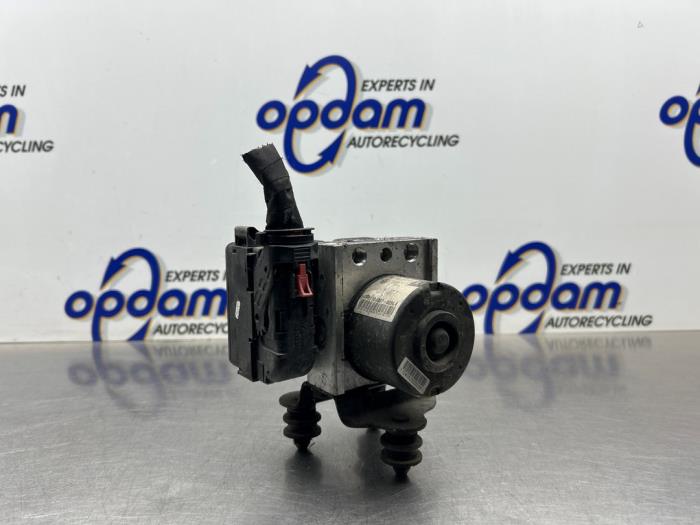 Usagé Pompe ABS Volkswagen Golf V (1K1) 1.6 Prix € 135,00 Règlement à la marge proposé par Gebr Opdam B.V.