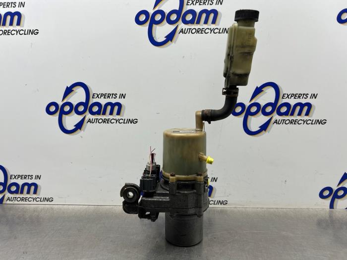 Usagé Pompe de direction Mazda 5 (CR19) 1.8i 16V Prix € 150,00 Règlement à la marge proposé par Gebr Opdam B.V.