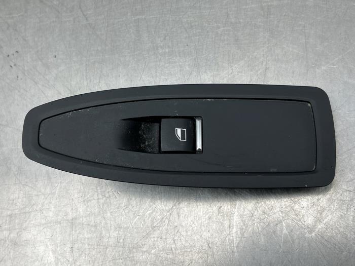 Usados Interruptor de ventanilla eléctrica BMW 3 serie (F30) 320i 2.0 16V Precio € 20,00 Norma de margen ofrecido por Gebr Opdam B.V.