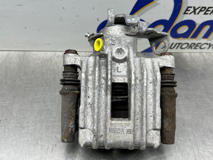 Gebrauchte Bremszange links hinten Volkswagen Golf IV (1J1) 1.6 16V Preis € 30,00 Margenregelung angeboten von Gebr Opdam B.V.