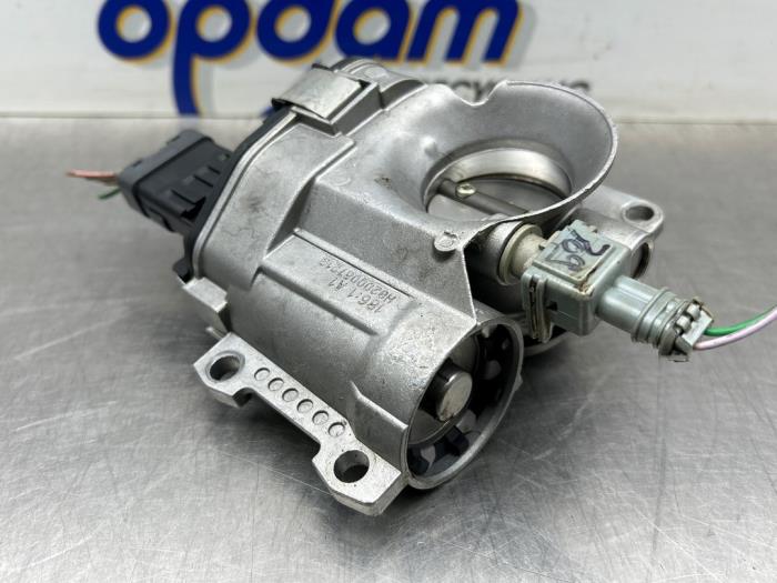 Usagé Boitier papillon Renault Clio II (BB/CB) 1.2 16V Prix € 50,00 Règlement à la marge proposé par Gebr Opdam B.V.