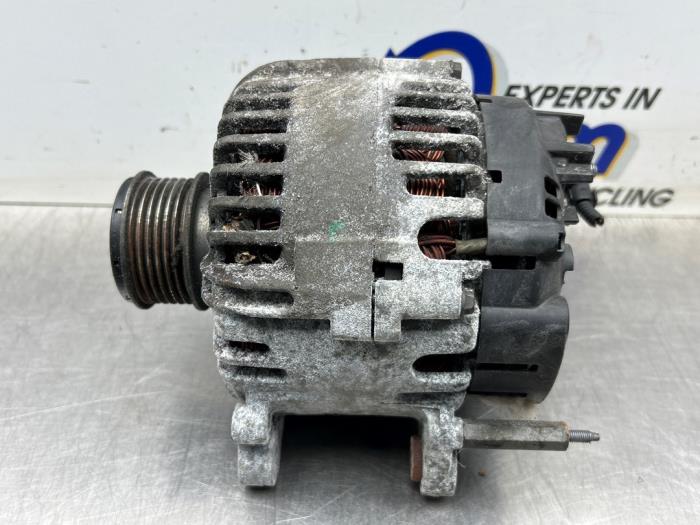 Begagnade Dynamo Volkswagen Golf V (1K1) 2.0 FSI 16V Pris € 100,00 Marginaltabell erbjuds av Gebr Opdam B.V.