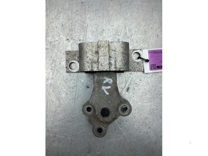 Usagé Support moteur Dacia Sandero I (BS) 1.2 16V Prix € 25,00 Règlement à la marge proposé par Gebr Opdam B.V.