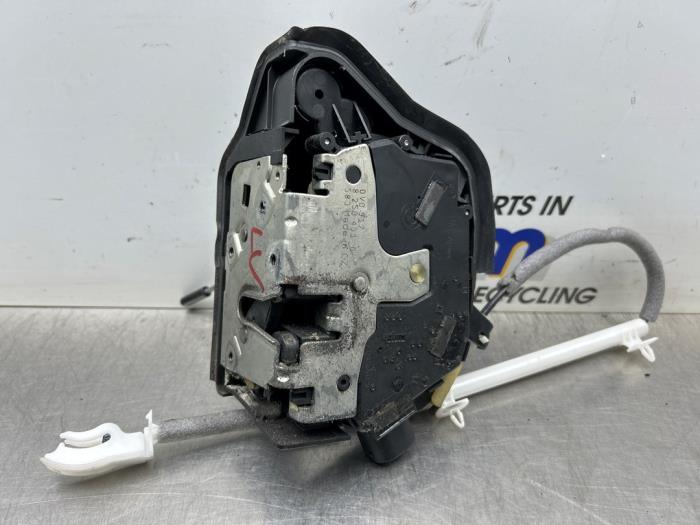 Begagnade Dörrlåsmekanism, 2-dörrars, vänster BMW 3 serie Compact (E46/5) 316ti 16V Pris € 75,00 Marginaltabell erbjuds av Gebr Opdam B.V.