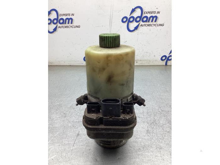 Usagé Pompe direction assistée Seat Ibiza III (6L1) 1.4 TDI 80 Prix € 100,00 Règlement à la marge proposé par Gebr Opdam B.V.