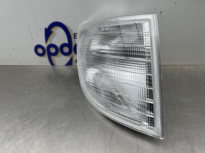 Używane Kierunkowskaz prawy Mercedes Vito (638.0) Cena € 25,00 Procedura marży oferowane przez Gebr Opdam B.V.