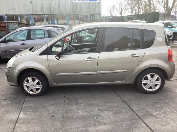 Używane Próg lewy Renault Modus/Grand Modus (JP) 1.2 16V TCE 100 Cena na żądanie oferowane przez Gebr Opdam B.V.
