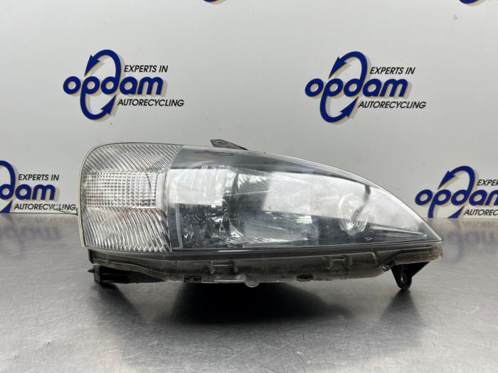 Używane Reflektor prawy Daihatsu YRV (M2) 1.3 16V DVVT Cena € 50,00 Procedura marży oferowane przez Gebr Opdam B.V.