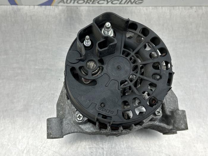 Dynamo van een Fiat Bravo (198A) 1.4 MultiAir 16V 2011