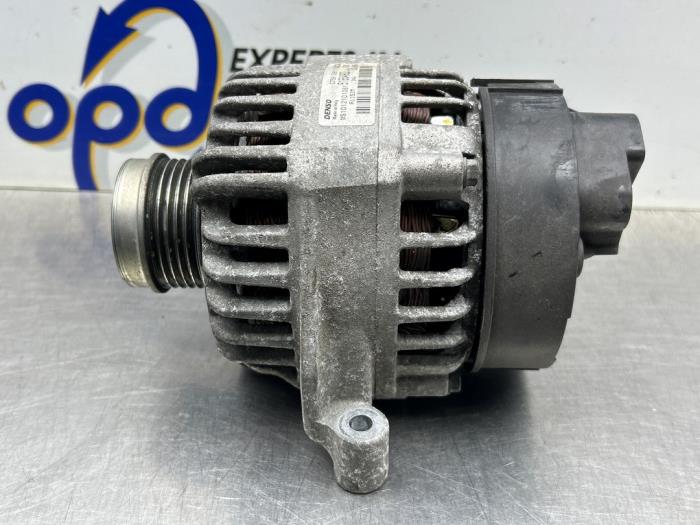 Dynamo van een Fiat Bravo (198A) 1.4 MultiAir 16V 2011
