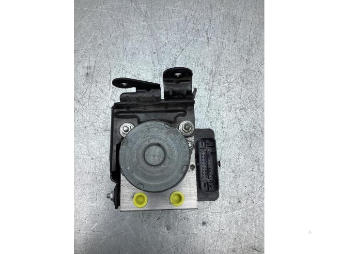 Begagnade ABS-pump Mercedes Vito Mixto (447.7) 2.2 119 CDI 16V BlueTEC Pris € 100,00 Marginaltabell erbjuds av Gebr Opdam B.V.