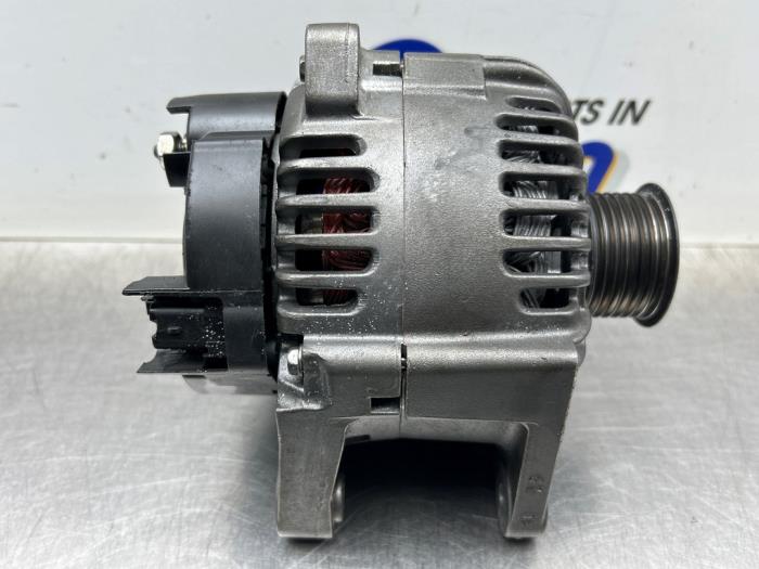 Gebrauchte Dynamo Renault Scénic II (JM) 2.0 16V Preis € 100,00 Margenregelung angeboten von Gebr Opdam B.V.