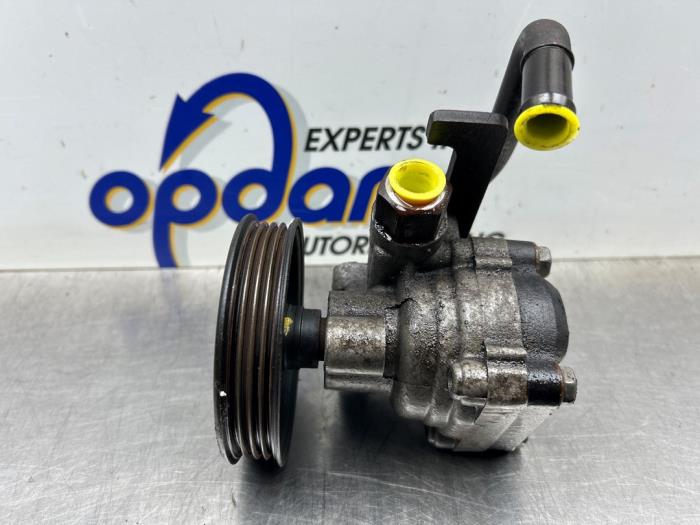 Usagé Pompe de direction Hyundai Getz 1.3i 12V Prix € 55,00 Règlement à la marge proposé par Gebr Opdam B.V.