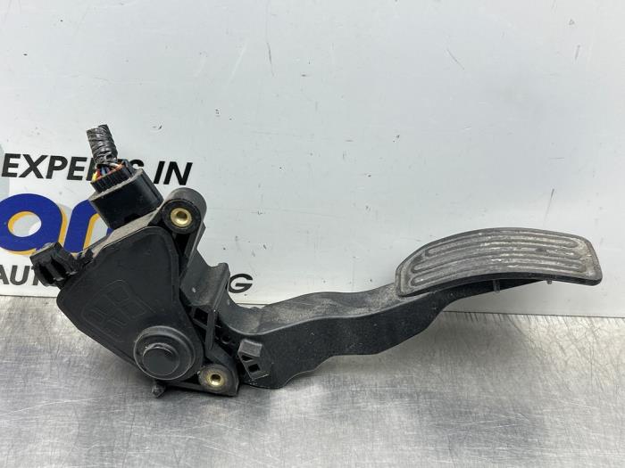 Używane Pedal gazu Nissan Micra (K13) 1.2 12V DIG-S Cena € 50,00 Procedura marży oferowane przez Gebr Opdam B.V.