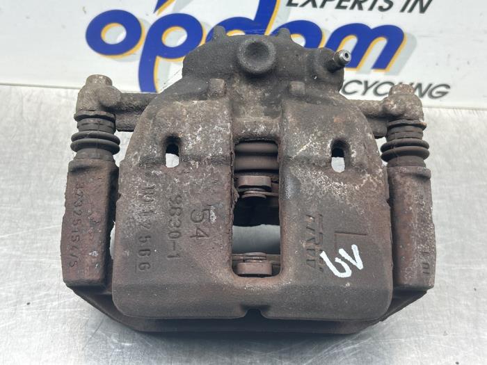 Gebrauchte Bremszange links vorne Mitsubishi Colt (Z2/Z3) 1.3 16V Preis € 35,00 Margenregelung angeboten von Gebr Opdam B.V.