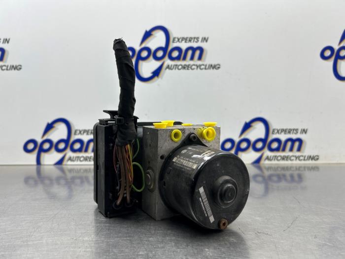 Begagnade ABS-pump Volkswagen Touran (1T1/T2) 1.6 FSI 16V Pris € 125,00 Marginaltabell erbjuds av Gebr Opdam B.V.