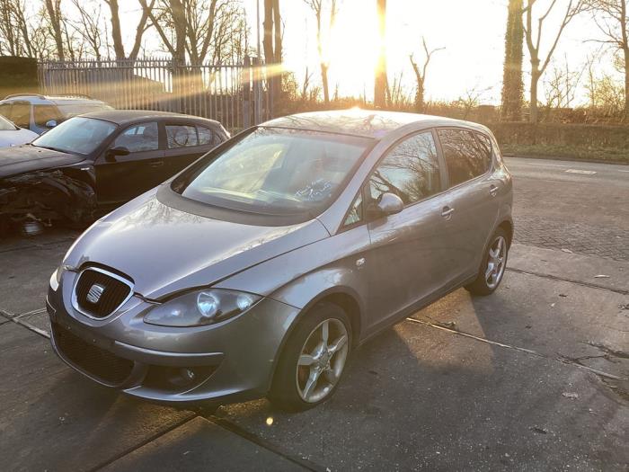Używane Próg lewy Seat Altea (5P1) 2.0 FSI 16V Cena na żądanie oferowane przez Gebr Opdam B.V.