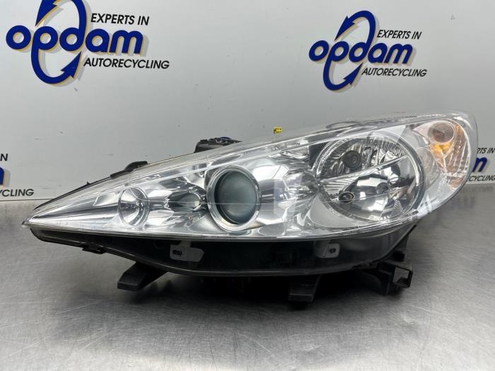 Używane Reflektor lewy Peugeot 207 CC (WB) 1.6 16V Cena € 75,00 Procedura marży oferowane przez Gebr Opdam B.V.