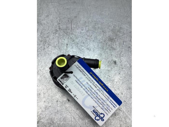 Begagnade Extra vattenpump Mercedes B (W246/W242) 1.6 B-180 BlueEFFICIENCY Turbo 16V Pris € 25,00 Marginaltabell erbjuds av Gebr Opdam B.V.