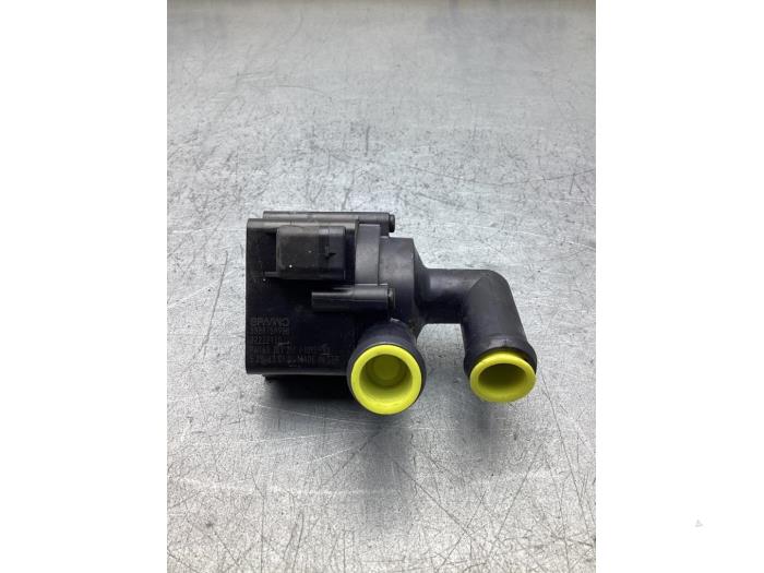Begagnade Extra vattenpump Volvo XC40 (XZ) 1.5 T5 Plug-in Hybrid 16V Pris € 35,00 Marginaltabell erbjuds av Gebr Opdam B.V.