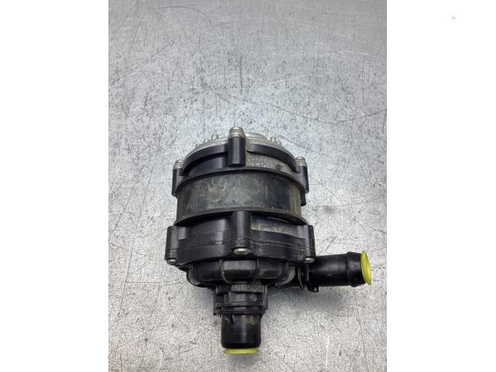 Begagnade Extra vattenpump Volvo XC40 (XZ) 1.5 T5 Plug-in Hybrid 16V Pris € 75,00 Marginaltabell erbjuds av Gebr Opdam B.V.