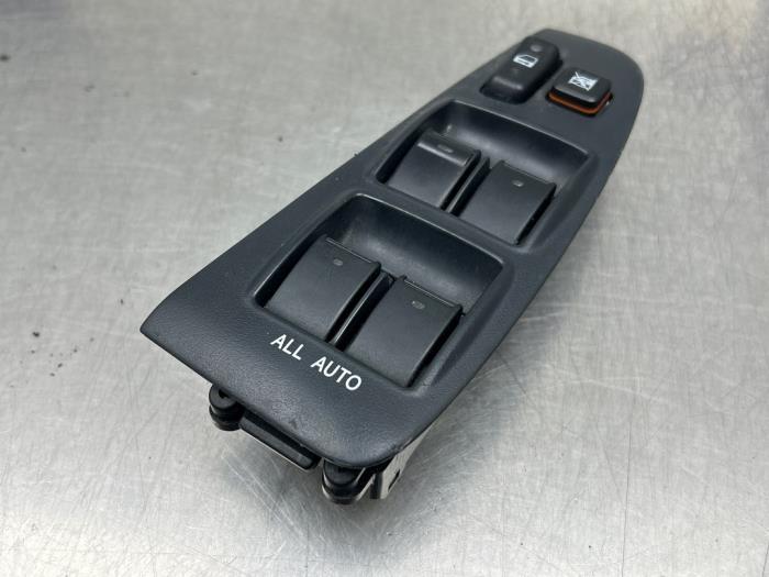Usados Interruptor de ventanilla eléctrica Toyota Avensis Wagon (T25/B1E) 2.0 16V VVT-i D4 Precio € 50,00 Norma de margen ofrecido por Gebr Opdam B.V.