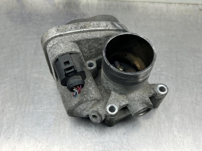 Gebrauchte Drosselklappengehäuse Volkswagen Polo IV (9N1/2/3) 1.2 Preis € 75,00 Margenregelung angeboten von Gebr Opdam B.V.