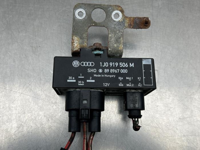 Usagé Ordinateur refroidisseur Volkswagen Polo IV (9N1/2/3) 1.2 Prix € 25,00 Règlement à la marge proposé par Gebr Opdam B.V.