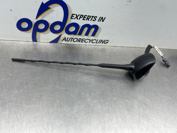 Używane Antena Opel Zafira Tourer (P12) 1.4 Turbo 16V Ecotec Cena € 20,00 Procedura marży oferowane przez Gebr Opdam B.V.