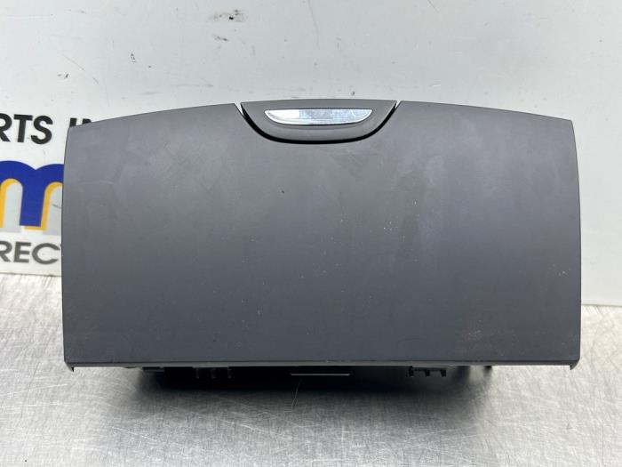 Gebrauchte Ablagefach Opel Zafira Tourer (P12) 1.4 Turbo 16V Ecotec Preis € 20,00 Margenregelung angeboten von Gebr Opdam B.V.